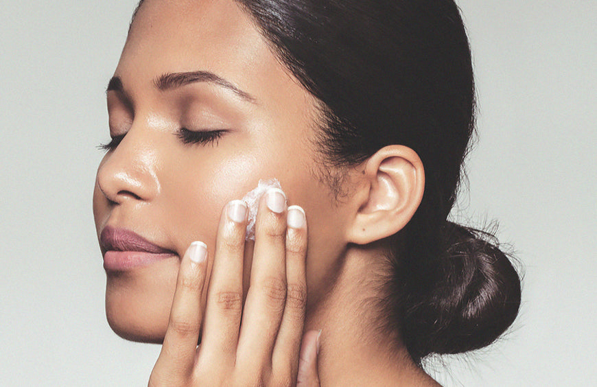 Cili është dallimi midis lëkurës së thatë dhe lëkurës së dehidruar?